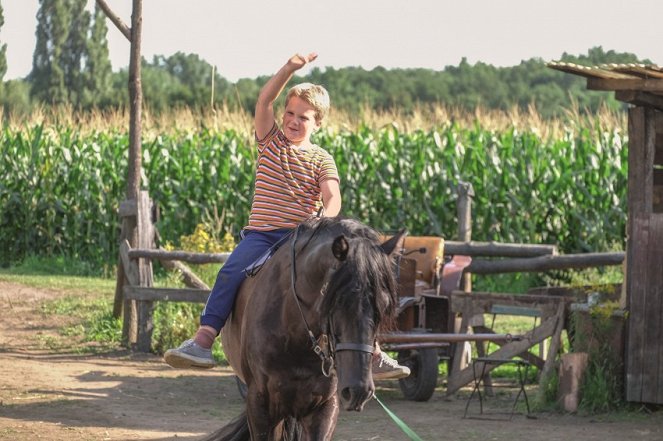 Ten kluk potřebuje na vzduch - Z filmu - Julius Weckauf