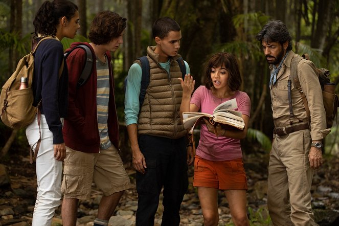 Dora: Kadonnut kaupunki - Kuvat elokuvasta - Madeleine Madden, Nicholas Coombe, Jeffrey Wahlberg, Isabela Merced, Eugenio Derbez