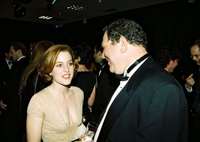 Nietykalny - Z filmu - Gillian Anderson, Harvey Weinstein