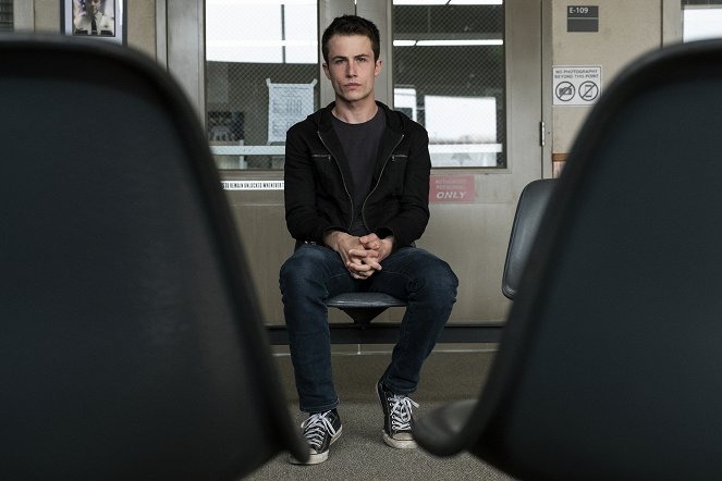 13 Reasons Why - Yeah. I'm the New Girl - Photos - Dylan Minnette