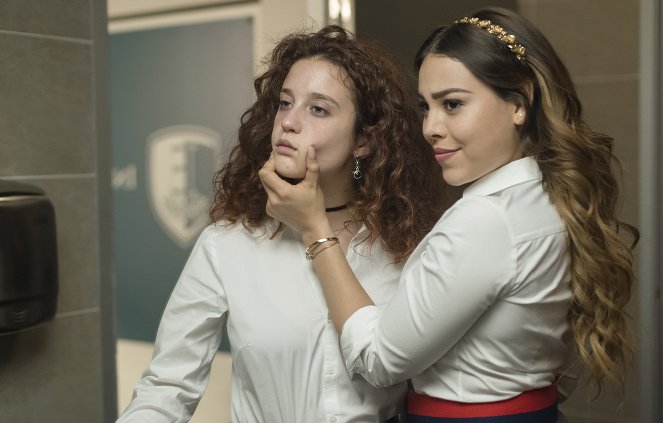 Szkoła dla elity - Todo va a salir bien - Z filmu - María Pedraza, Danna Paola