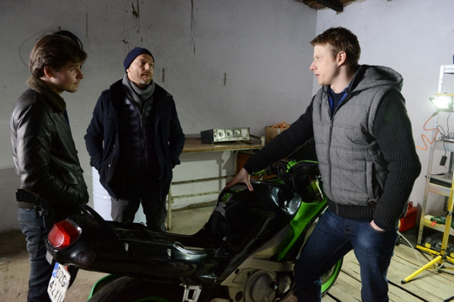 Komisarz Alex - Season 11 - Motocykliści - Photos - Piotr Bondyra, Krystian Wieczorek, Paweł Paczesny