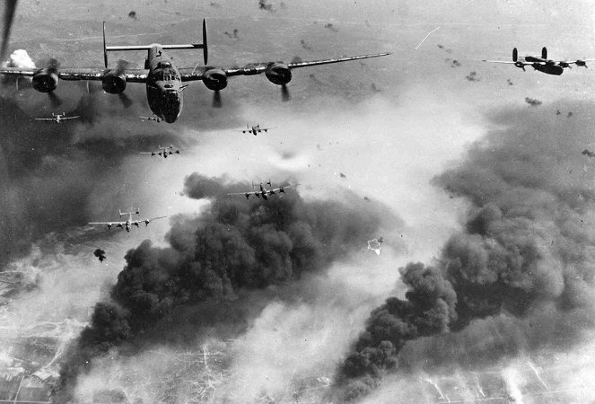 Secrets of World War II - Destroying Hitler's Oil Fields - Filmfotos