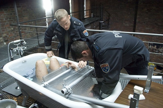 112 - Sie retten dein Leben - Gefangen in der Badewanne - Van film