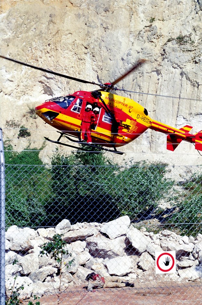 Medicopter 117 - Jedes Leben zählt - Tödliche Dosis - Van film