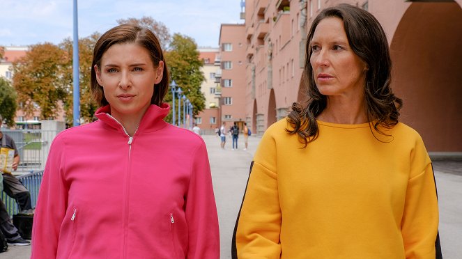 Luxusfeleségek - Season 4 - Folge 31 - Filmfotók - Martina Ebm, Maria Köstlinger