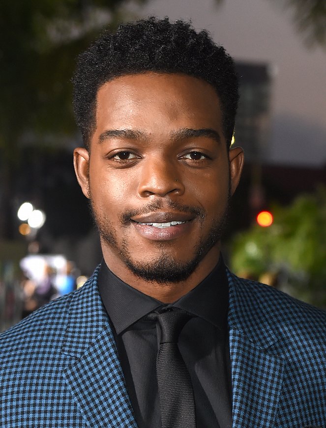 Homecoming - Season 1 - Eventos - Premiere of Amazon Studios' 'Homecoming' at Regency Bruin Theatre on October 24, 2018 in Los Angeles, California - Stephan James