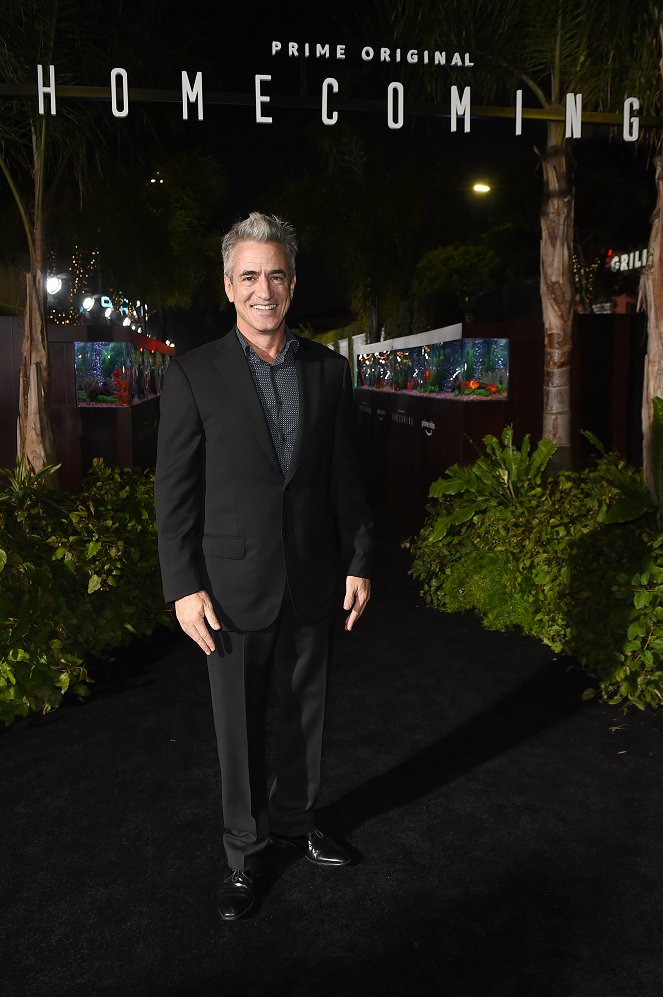 Homecoming - Série 1 - Z akcií - Premiere of Amazon Studios' 'Homecoming' at Regency Bruin Theatre on October 24, 2018 in Los Angeles, California - Dermot Mulroney