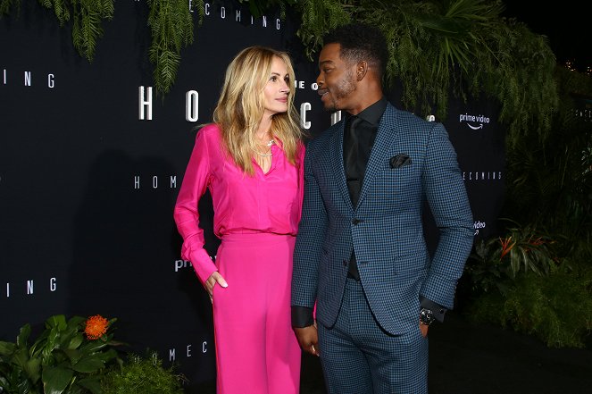 Homecoming - Série 1 - Z akcií - Premiere of Amazon Studios' 'Homecoming' at Regency Bruin Theatre on October 24, 2018 in Los Angeles, California - Julia Roberts, Stephan James