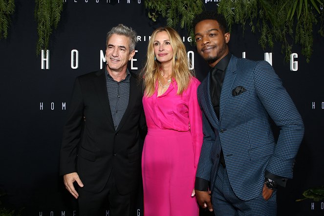 Homecoming - Season 1 - Événements - Premiere of Amazon Studios' 'Homecoming' at Regency Bruin Theatre on October 24, 2018 in Los Angeles, California - Dermot Mulroney, Julia Roberts, Stephan James