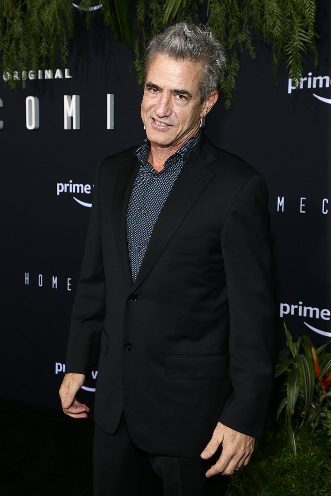 Homecoming - Série 1 - Z akcií - Premiere of Amazon Studios' 'Homecoming' at Regency Bruin Theatre on October 24, 2018 in Los Angeles, California - Dermot Mulroney