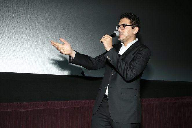 Homecoming - Série 1 - Z akcií - Premiere of Amazon Studios' 'Homecoming' at Regency Bruin Theatre on October 24, 2018 in Los Angeles, California - Sam Esmail