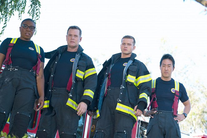 911 L.A. - Nyomás alatt - Filmfotók - Aisha Hinds, Peter Krause, Oliver Stark, Kenneth Choi