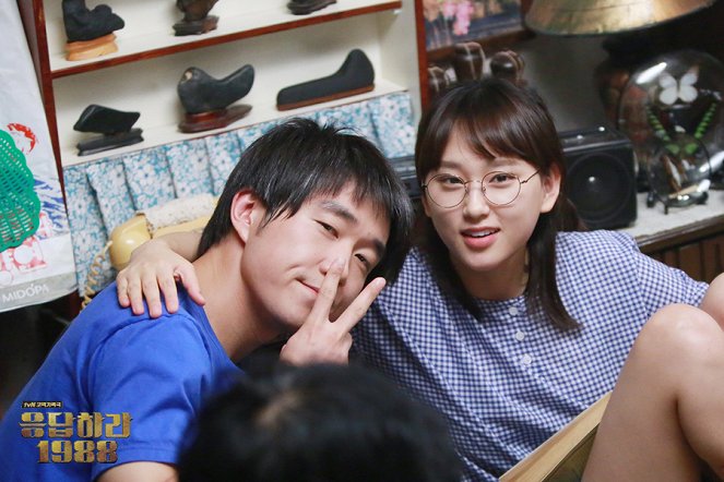 Reply 1988 - Van de set