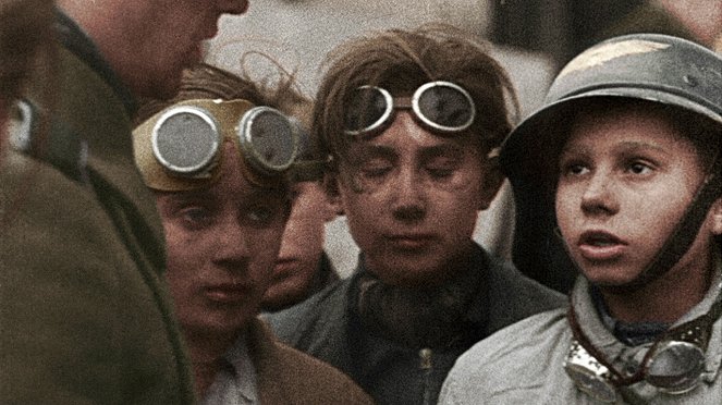 Hitlerova mládež v bitevní vřavě - Z filmu