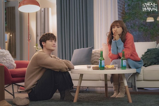 Romance Is a Bonus Book - Lobbykaarten - Jong-seok Lee, Na-young Lee