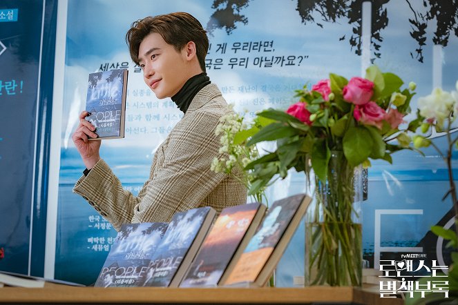 Romance Is a Bonus Book - Cartões lobby - Jong-seok Lee
