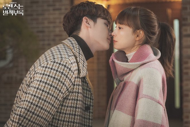 Romance Is a Bonus Book - Cartões lobby - Jong-seok Lee, Na-young Lee