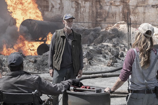 Fear the Walking Dead - Leave What You Don't - Photos - Matt Frewer