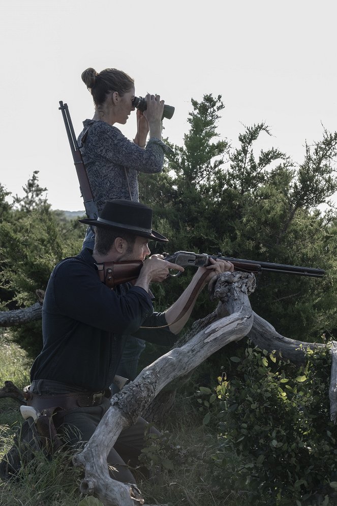Fear the Walking Dead - Season 5 - Leave What You Don't - Van film - Jenna Elfman, Garret Dillahunt