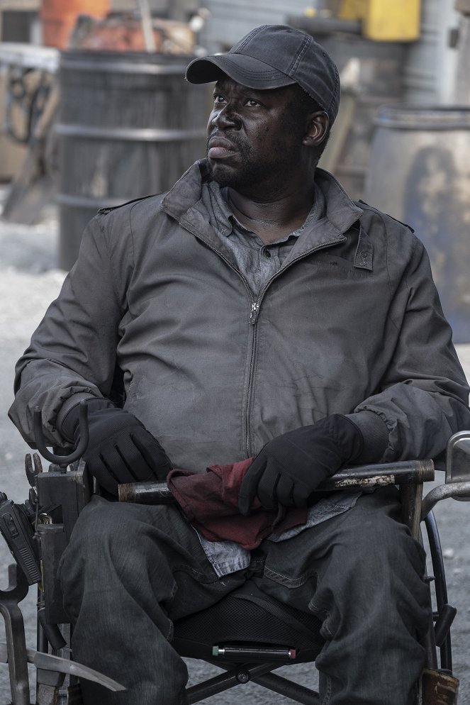 Fear the Walking Dead - Season 5 - Leave What You Don't - Van film - Daryl Mitchell