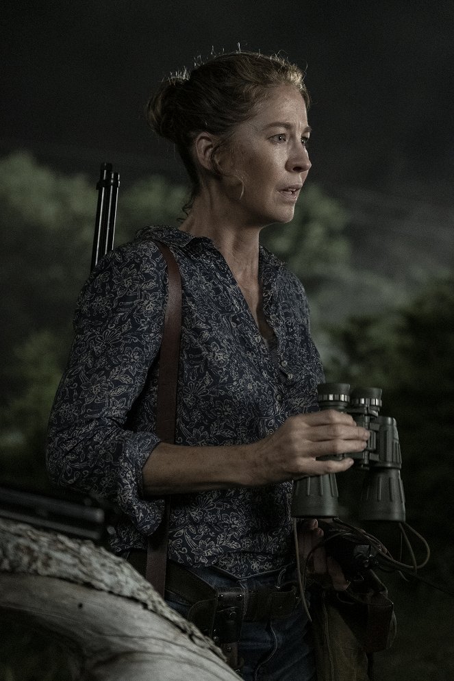 Fear the Walking Dead - Leave What You Don't - Photos - Jenna Elfman