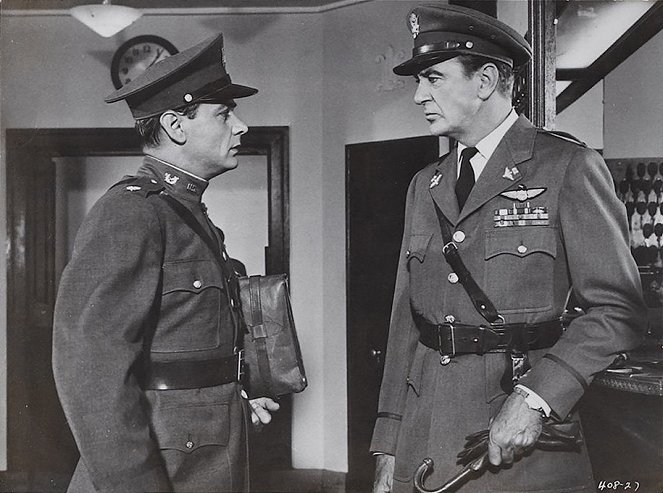 The Court-Martial of Billy Mitchell - Z filmu - Gary Cooper