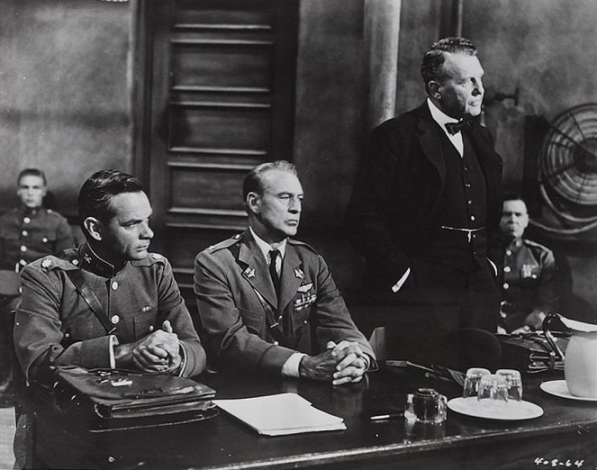 The Court-Martial of Billy Mitchell - Filmfotók - James Daly, Gary Cooper, Ralph Bellamy