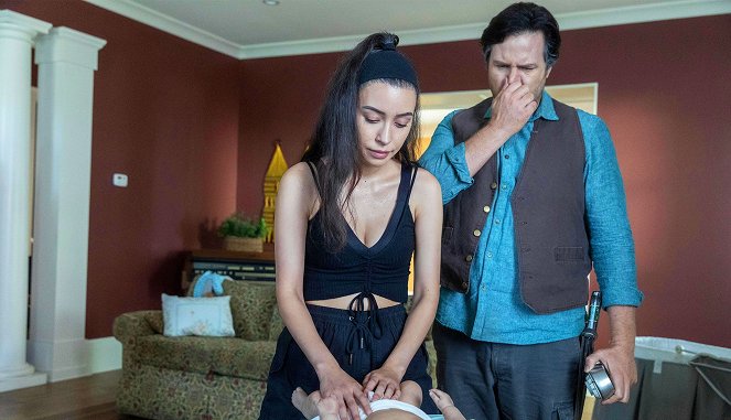 Żywe trupy - Season 10 - Przekrocone granice - Z filmu - Christian Serratos, Josh McDermitt