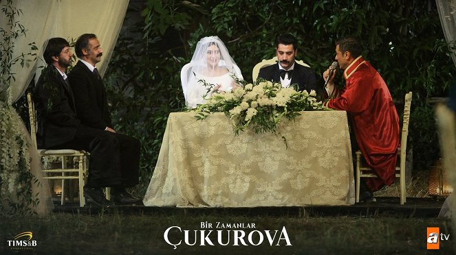 Bir Zamanlar Çukurova - Episode 35 - Lobbykaarten - Melike İpek Yalova, Uğur Güneş
