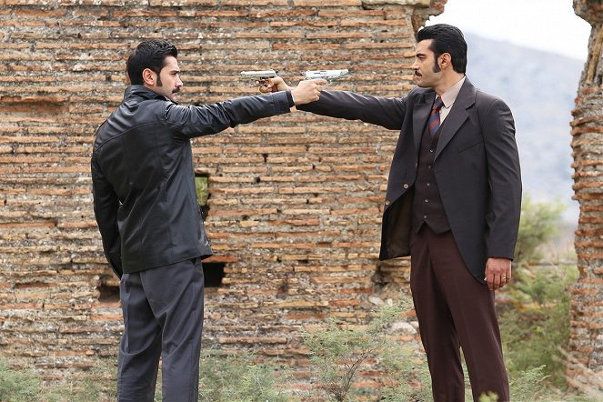 Bitter Lands - Season 1 - Episode 10 - Photos - Uğur Güneş, Murat Ünalmış