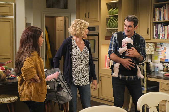Współczesna rodzina - Season 11 - Nowi w rodzinie - Z filmu - Sarah Hyland, Julie Bowen, Ty Burrell