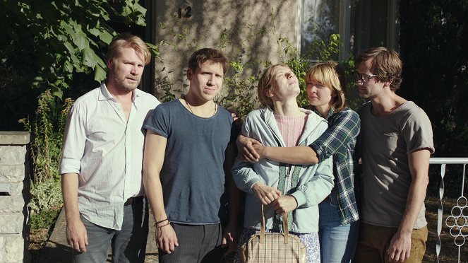 Idioten der Familie - Z filmu - Kai Scheve, Hanno Koffler, Lilith Stangenberg, Jördis Triebel, Florian Stetter