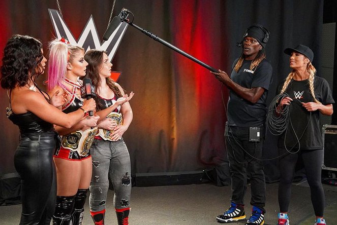 WWE Clash of Champions - Z nakrúcania - Lexi Kaufman, Nicola Glencross, Ron Killings, Leah Van Dale