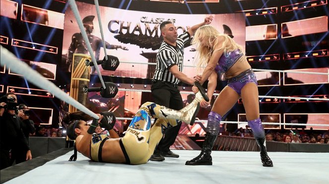 WWE Clash of Champions - Film - Pamela Martinez, Ashley Fliehr