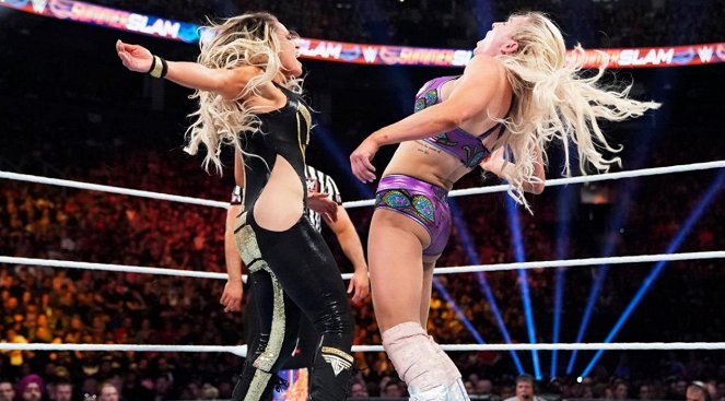 WWE SummerSlam - Do filme - Trish Stratus, Ashley Fliehr