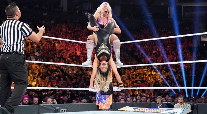 WWE SummerSlam - Z filmu - Ashley Fliehr, Trish Stratus