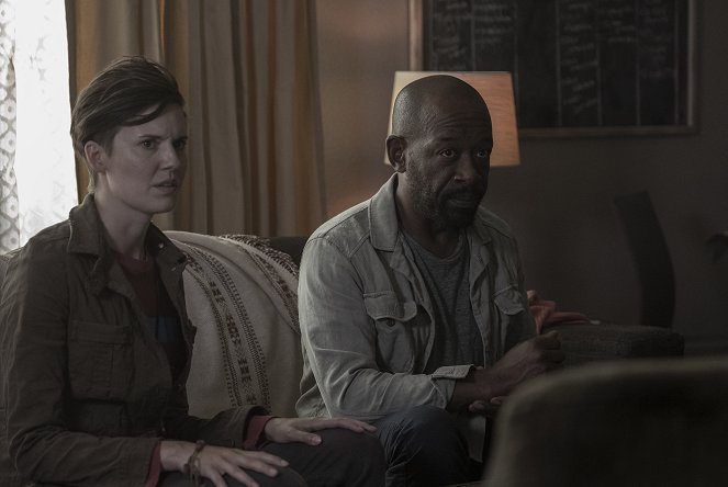 Fear the Walking Dead - Today and Tomorrow - Photos - Maggie Grace, Lennie James