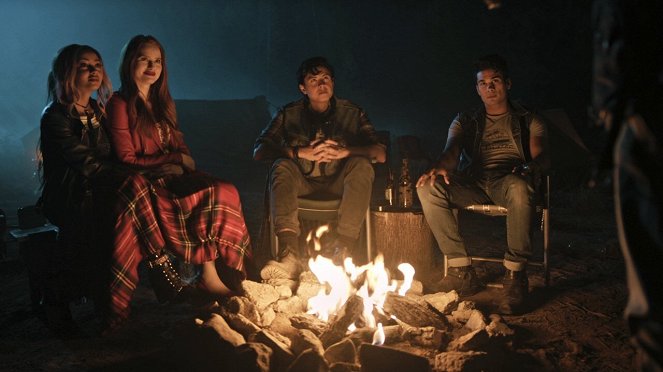 Riverdale - Chapter Forty: The Great Escape - Photos - Vanessa Morgan, Madelaine Petsch, Jordan Connor, Drew Ray Tanner