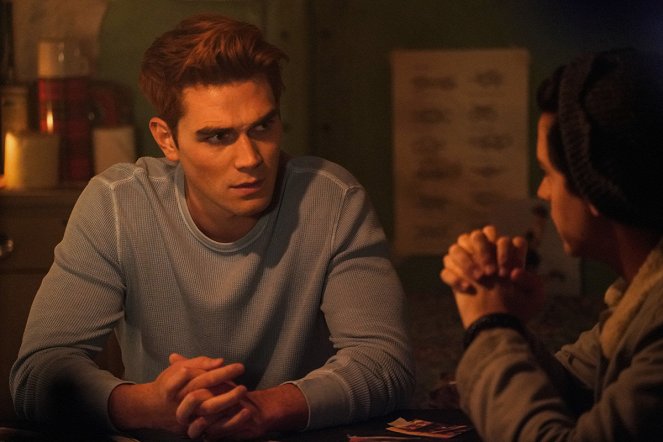 Riverdale - Kapitola 50: „Americké sny“ - Z filmu - K.J. Apa