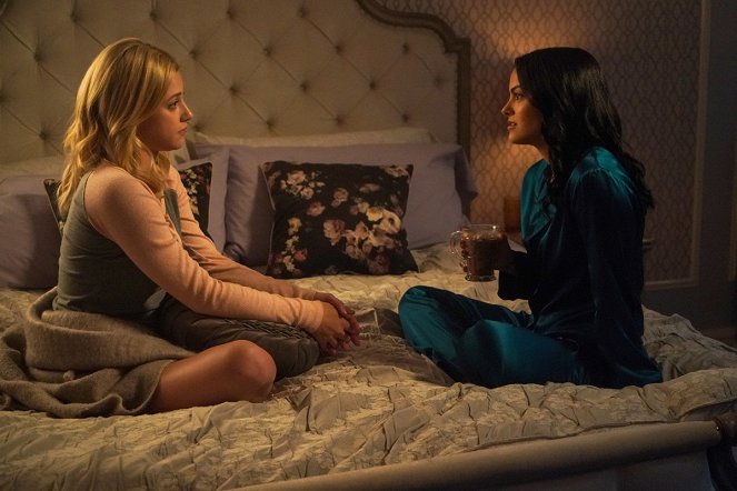 Riverdale - Chapter Fifty: American Dreams - Photos - Lili Reinhart, Camila Mendes