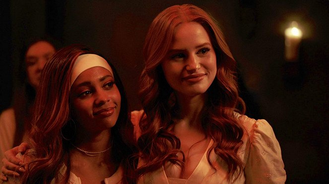 Riverdale - Chapter Fifty-Four: Fear the Reaper - Photos - Vanessa Morgan, Madelaine Petsch