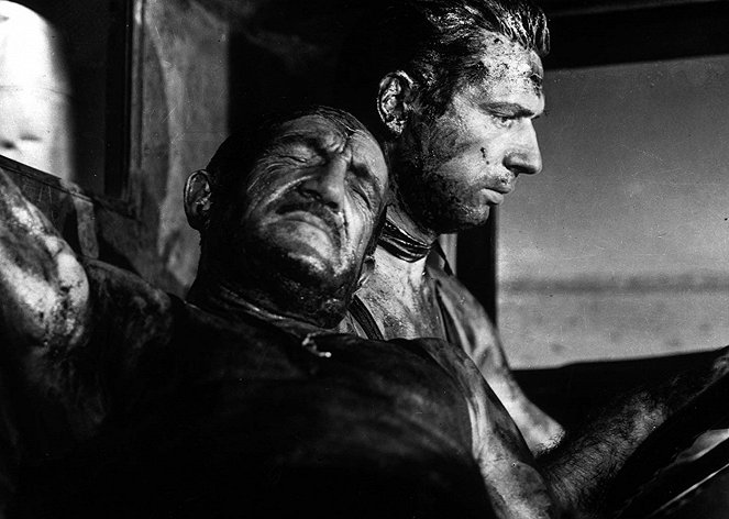 The Wages of Fear - Photos - Charles Vanel, Yves Montand