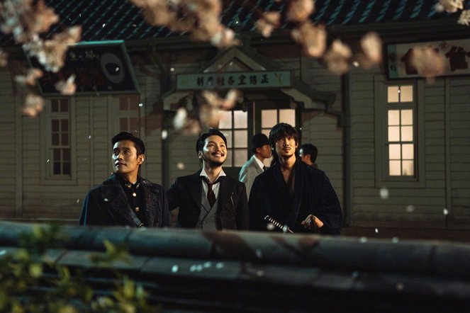 Mr. Sunshine - Van film - Byeong-heon Lee, Yo-han Byeon, Yeon-seok Yoo