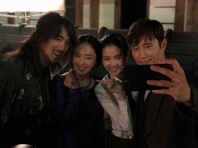 Miseuteo syeonsyain - Z realizacji - Yeon-seok Yoo, Min-jeong Kim, Tae-ri Kim, Byeong-heon Lee