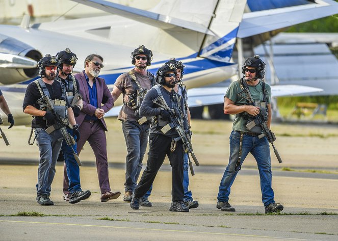 SEAL Team - Season 3 - Ignore and Override - Photos - A. J. Buckley, Tyler Grey, Scott Foxx, Neil Brown Jr., David Boreanaz