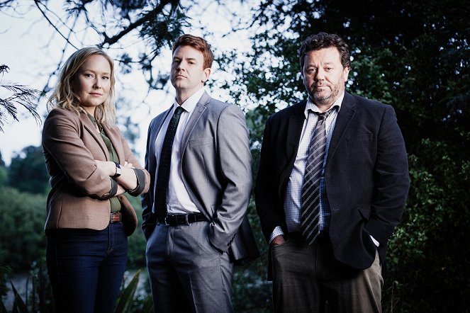 Brokenwood – Mord in Neuseeland - Season 4 - Werbefoto - Fern Sutherland, Nic Sampson, Neill Rea