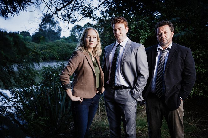 Brokenwood – Mord in Neuseeland - Season 4 - Werbefoto - Fern Sutherland, Neill Rea