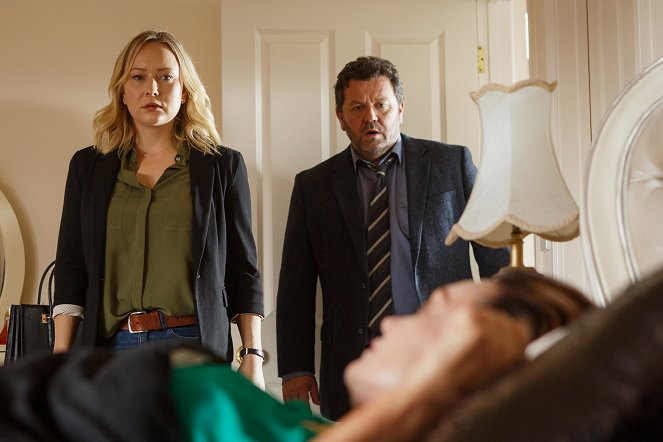 The Brokenwood Mysteries - Season 4 - Fall From Grace - Do filme - Fern Sutherland, Neill Rea