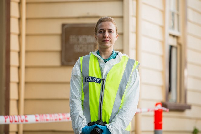Brokenwood – Mord in Neuseeland - Season 4 - Du sollst nicht töten - Filmfotos - Cristina Serban Ionda